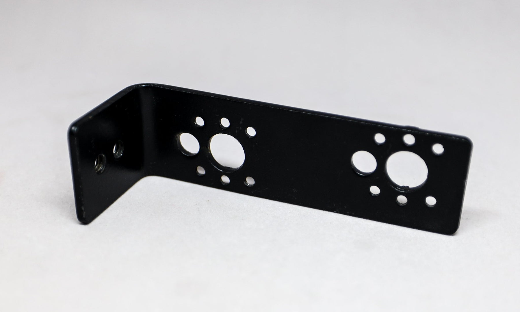 #22 w/ 7 holes MCD Black Bracket, 90° angle
